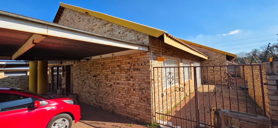4 Bedroom Property for Sale in Kannoniers Park North West